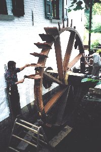 Erneuerung des Wasserrades 2002